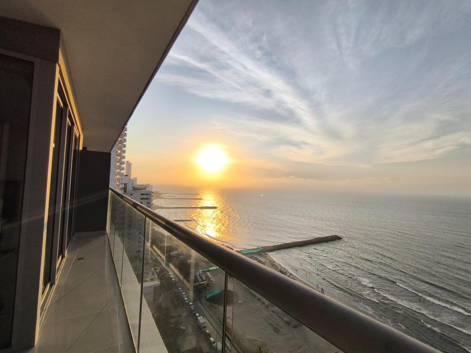 Ocean Front - 5 Stars View Apartamento