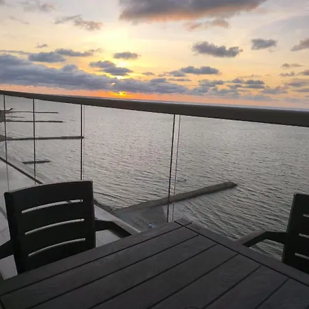 Ocean Front - 5 Stars View *